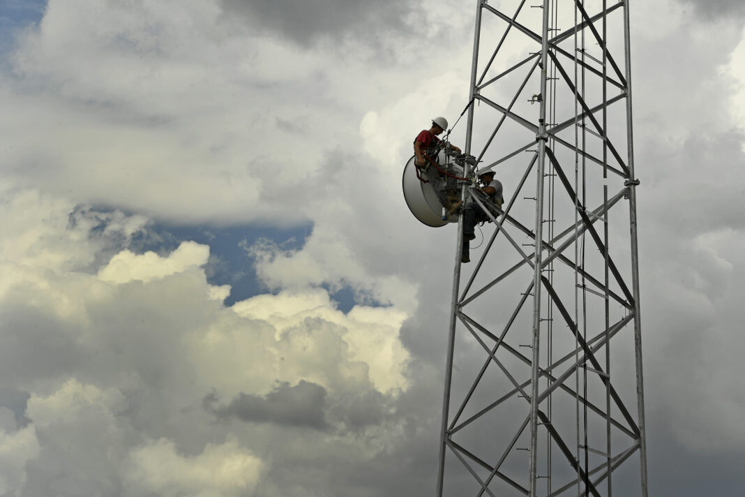 Supreme Court upholds phone and internet subsidy program for underserved areas