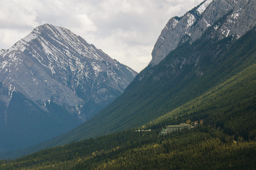 Searchers recover 2nd body after rockfall near Canada's Banff National Park hiking trail