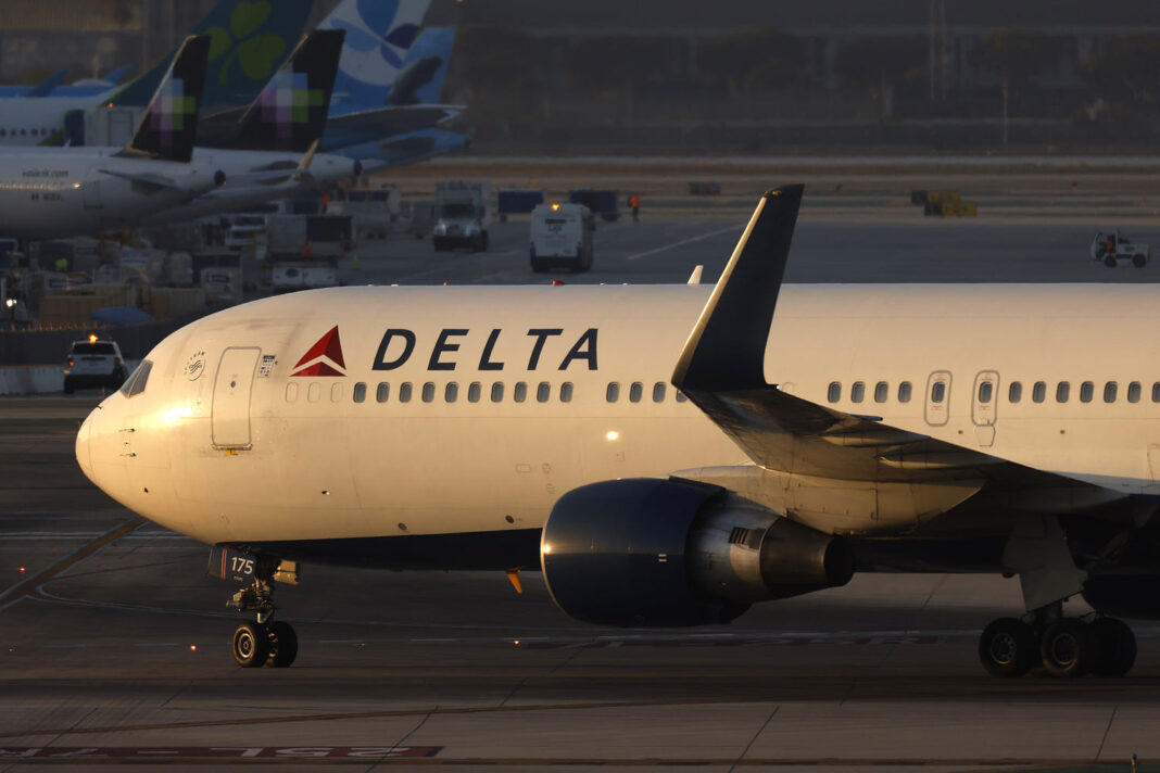 Turbulence forces diversion of Delta flight, sends 25 to hospital