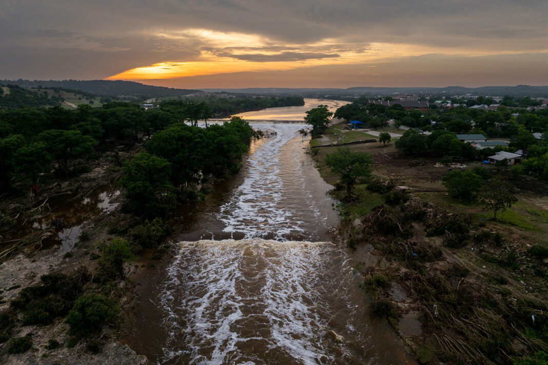 FEMA records show Kerr County didn't alert all cell phones as flooding began