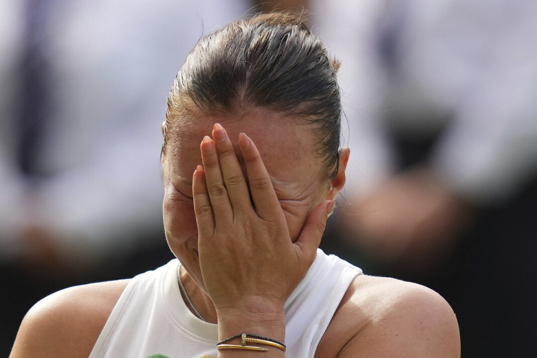 Amanda Anisimova thanks her mom through tears after loss in Wimbledon final