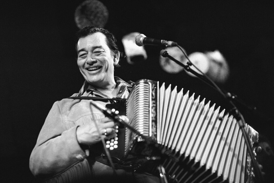 Flaco Jimenez, conjunto music master and six-time Grammy winner, dies at 86