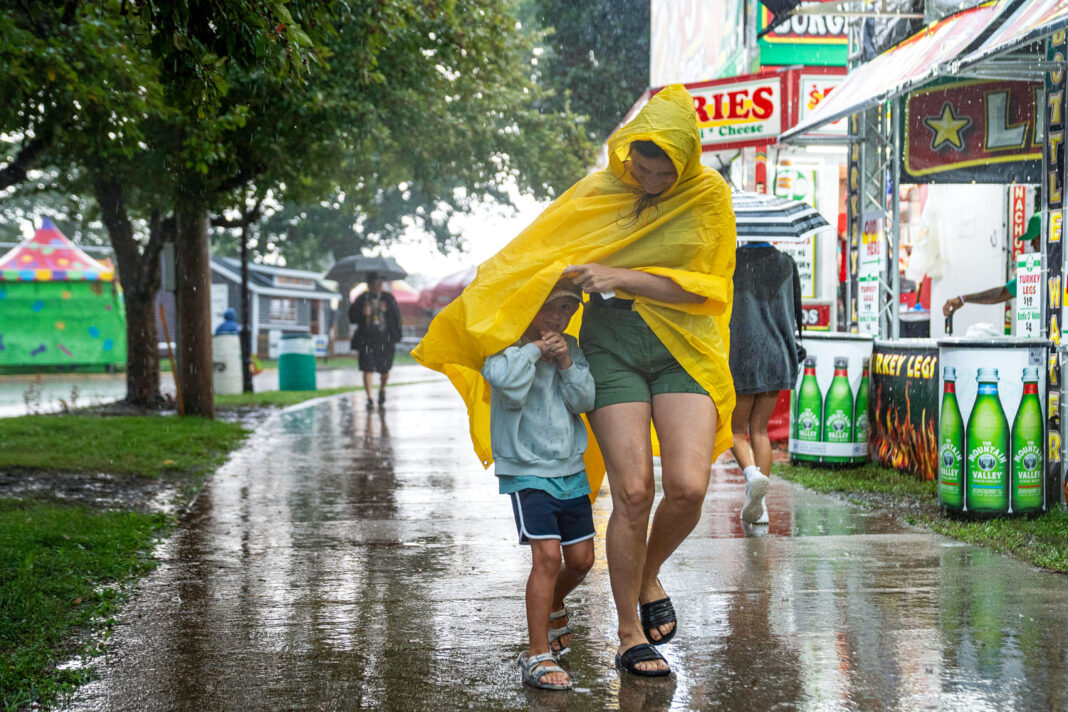 Destructive storms threaten parts of Midwest, Southeast this weekend